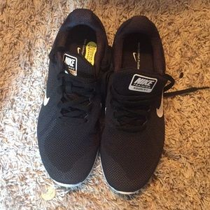 Nike Women’s In-Season TR6 size 5 Medium Width